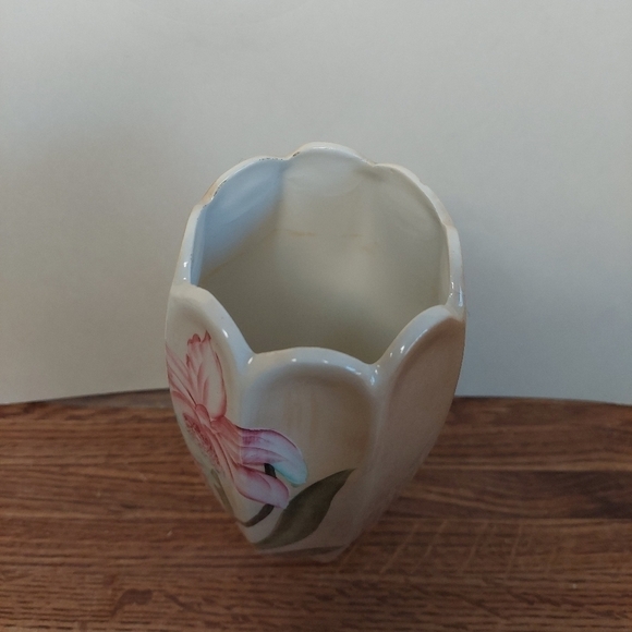 Vintage* Mid-century Handpainted Pink Lily Vase - Picture 5 of 10